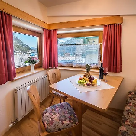 Appartementhaus Alpenrose 佩尔蒂绍