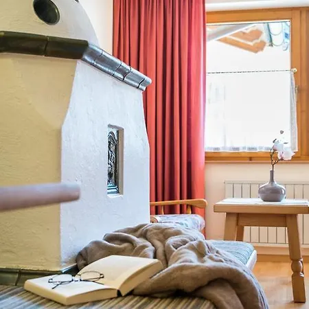 Appartementhaus Alpenrose 佩尔蒂绍